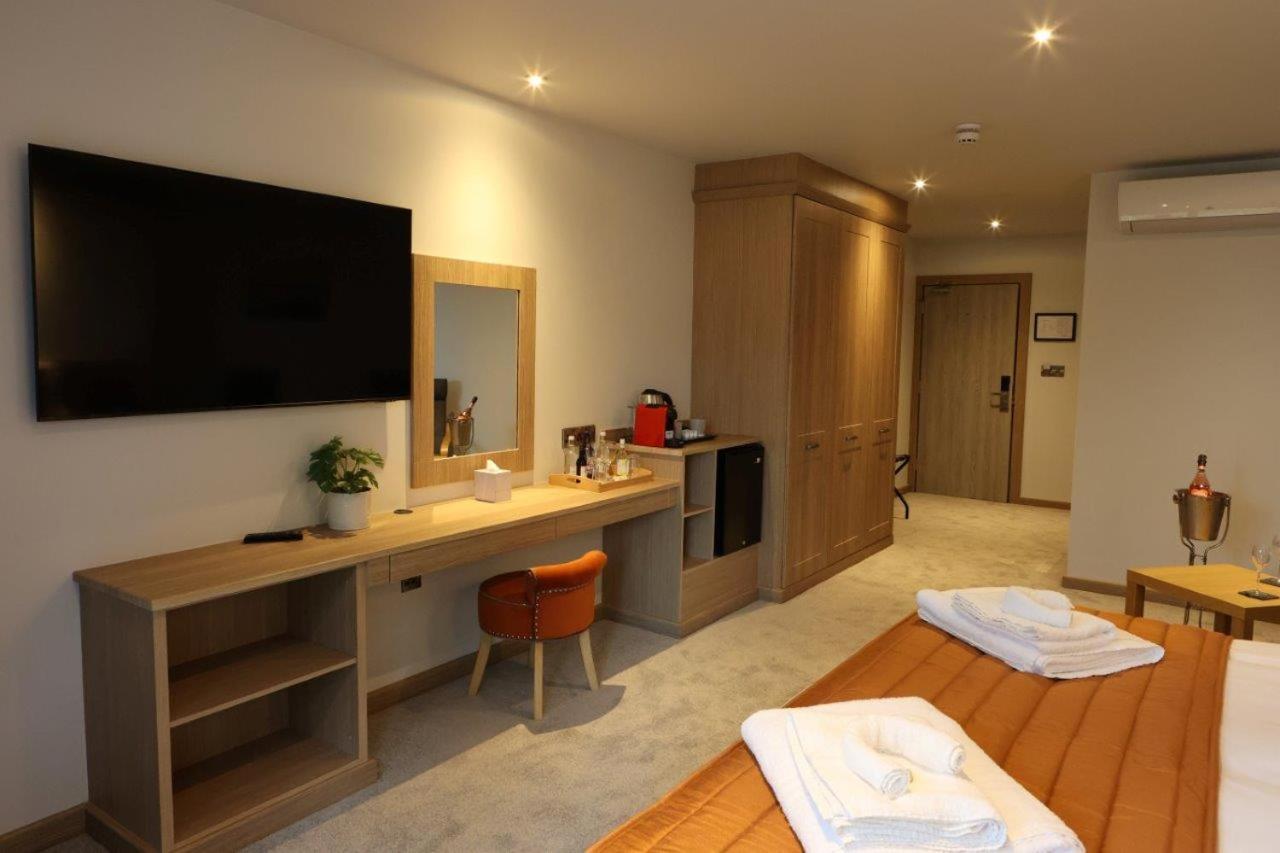 The Teifi Waterside Hotel Cardigan Bagian luar foto