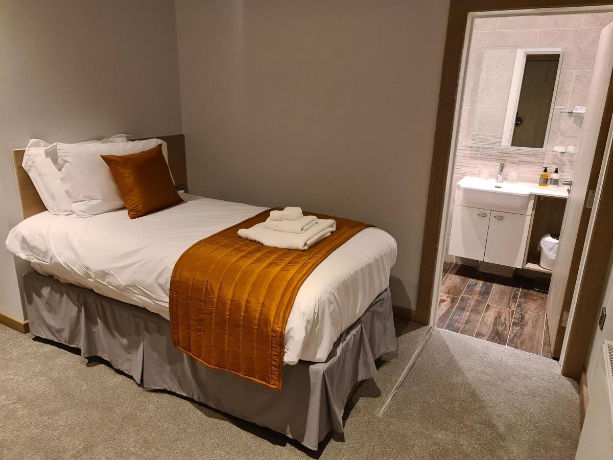 The Teifi Waterside Hotel Cardigan Bagian luar foto